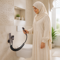 Rociador de bidé musulmán de pared con logotipo personalizado, material de acero inoxidable y latón, presión de agua ajustable con soporte.