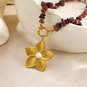 Collier de fleurs avec perles et pierres naturelles, plaqué or 18 carats, chaîne de clavicule, pour les fêtes et le quotidien - Product Image 2