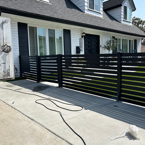 Valla de Privacidad de Aluminio Negra, Fácil de Montar, Sin Excavación, Paneles de Listones Horizontales para Aplicaciones de Seguridad - Product Image 1