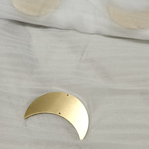 Colgante de luna de latón con orificio de 1 mm para hacer collares, decoración del hogar, accesorios de joyería de cobre hechos a medida - Product Image 4