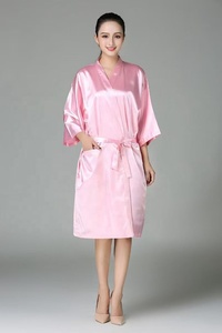 Bata de Peluquería Color Gris Plateado con Logotipo Personalizado, Kimono para Salón de Belleza, para Teñir y Cortar el Cabello, Bata Cómoda para el Cuidado de la Belleza para Clientes - Product Image 4