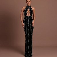 Bezauberndes Damen-Abendkleid mit Neckholder-Ausschnitt und Kristallen, Sexy Rückenfreies Ärmelloses Kleid, Exquisites Roter-Teppich-Promi-Partykleid