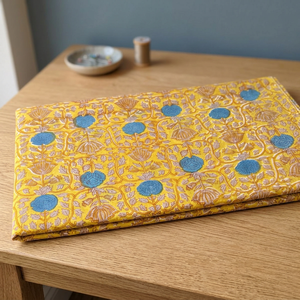 Tissu en coton tricoté léger et respirant à motifs floraux, idéal pour les vêtements de filles et la décoration intérieure – Vente en gros pour l'exportation en Inde - Product Image 2
