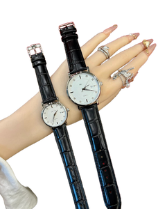 Ensemble de montres à quartz pour couple, couleur or rose, cadran noir avec index en cristal et bracelet en cuir Omegaes - Product Image 4
