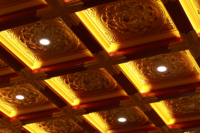 Système de bardage de plafond en aluminium avec panneaux clipsables, suspendu au plafond, pour l'architecture religieuse