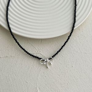 Collar con Colgante de Lazo y Cuentas de Ónix Negro en Plata de Ley 925, Diseño Único y Elegante de Dylam para Mujer - Product Image 3
