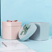 Boîte cadeau en papier écologique portable de haute qualité en forme de cœur pour la Saint-Valentin, emballage de bouquet de fleurs en gros avec poignée en corde