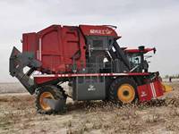 Machines agricoles 4MZ-3 Récolteuse de coton à trois rangées 154KW Prix de cueilleur de coton