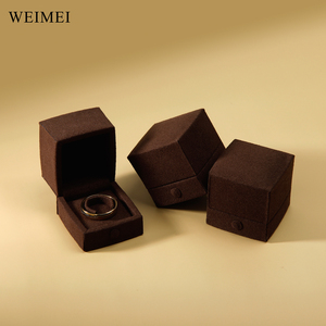 Caja de Regalo de Joyería de Terciopelo WEIMEI, con Logotipo Personalizable, Mini Porta Anillos Marrón para Propuesta de Matrimonio, Elegante Caja para Anillos de Boda - Product Image 3