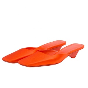 Chaussons en soie douce pour femmes, talons bas triangulaires, style français, sandales à bout carré, couleurs personnalisées, chaussures élégantes d'été - Product Image 3