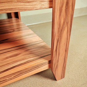 Hiện Đại Mộc mạc vuông màu đỏ nâu sọc hạt gỗ Bàn cà phê với kệ mở với mạnh mẽ slanted chân 2-tầng thiết kế lưu trữ - Product Image 2