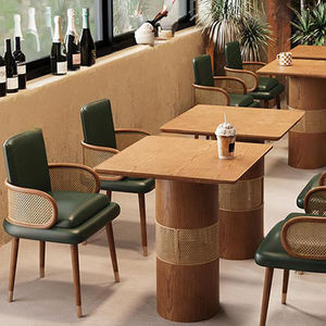 Sıcak Satış Kare Masif Ahşap Masa ve Sandalye Kahve Dükkanı Mobilyası PU Deri Kanepe Koltuk Ticari Restoran Mobilyası - Product Image 2