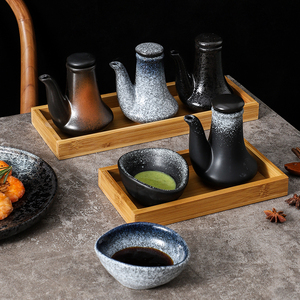 Salsa de soja de cerámica japonesa y botella de vinagre Sushi Salsera para hoteles y restaurantes - Product Image 1