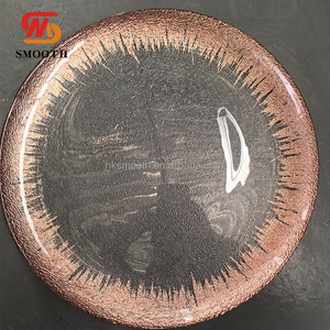 จานรองแก้วลายทองคำทรงกลมขนาด 13 นิ้ว จาก SMOOTH Wholesale งานเพ้นท์มือ สไตล์โมเดิร์นหรูหรา สำหรับงานแต่งงานและงานเลี้ยงอาหารค่ำ - Product Image 4