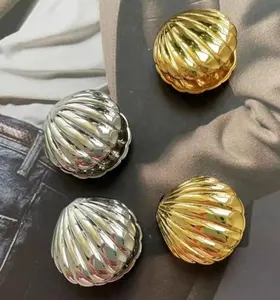 금도금 쉘 귀걸이가있는 18K 여성용 패션 쥬얼리 청키 쥬얼리의 데일리 쉘 귀걸이