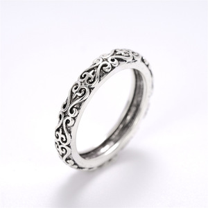 Anello Vintage con Texture Elegante, Design Minimalista, Gioiello da Donna per Uso Quotidiano, Anello Statement - Product Image 6