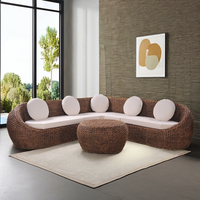 Ensemble de salon rond de canapé et table à cadre en bois de rotin et d'acajou avec tissage torsadé en jacinthe d'eau Design de coussin unique