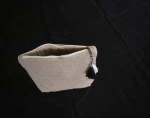 Pochette en lin de couleur naturelle, accessoire pour le tissu mélangé 55% coton (45%) avec glands - Product Image 5