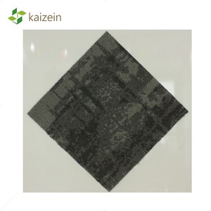 Estilo moderno de alta calidad Peel and Stick 50x50 <span class=keywords><strong>azulejos</strong></span> de alfombra cuadrada pila cortada con mechones para uso doméstico y de oración - Product Image 3