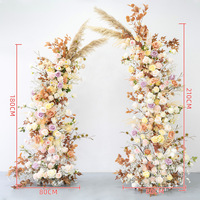 Décoration d'événements et de mariages : Composition florale artificielle en rangée avec gypsophile, herbe de la pampa, roses et fleurs en soie pour centres de table et arrangements d'arche