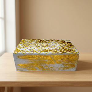 Boîte de rangement pour bijoux en résine blanche de luxe faite à la main avec couvercle, incrustation complexe en feuille d'argent sculptée, décorative pour la maison ou le bureau - Product Image 4