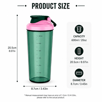 Bouteille shaker en plastique de 20 oz en gros avec boule mélangeuse en acier inoxydable 304, échelle graduée transparente et couvercle à clapet pour poudre protéinée et boissons de sport