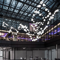 Lustre LED moderne de luxe de style tube en verre pour intérieur, grand modèle personnalisé pour projets de luxe