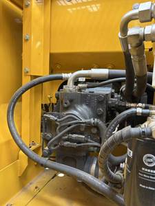 Excavatrice Komatsu PC130 d'occasion de haute qualité, d'origine japonaise, modèle 2018, composant moteur principal de pelle sur chenilles, garantie 1 an - Product Image 6
