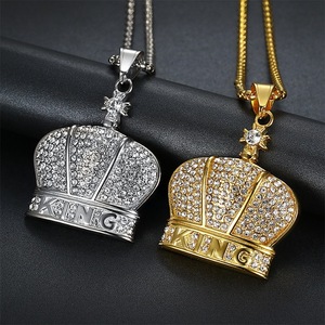 Collier pendentif Couronne royale en acier inoxydable avec sertissage pavé, Or et Argent, Bijoux de fête pour homme - Product Image 1