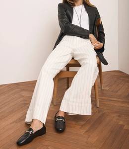 Jean droit blanc à fines rayures, taille mi-haute, coupe ample, en coton/polyester, résistant à la décoloration, lavable, style vintage, élégant et décontracté - Product Image 1