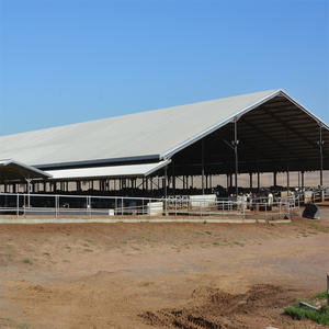 Abri préfabriqué à structure en acier pour élevage de chèvres Abri à cadre de portail en métal pour ferme d'élevage de vaches avec panneau solaire - Product Image 4