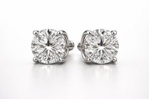 ต่างหูเพชรแพลตตินั่มระดับพรีเมียม ทรงบริลเลียนท์คัท ความเงางามสูง เครื่องประดับเรียบหรู ทนทาน ของขวัญสุดหรูสำหรับผู้หญิง - Product Image 2