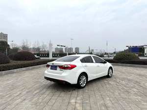 Voiture d'occasion bien entretenue Kia 2017 K3 1.6GLS Édition Spéciale 15e Anniversaire Semi-Automatique Extérieur Blanc Voiture Économe en Carburant - Product Image 5