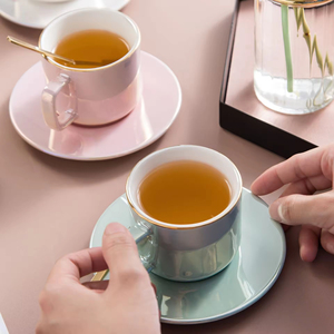 แก้วกาแฟแบบใช้แล้วทิ้งขนาด 150 มล. พร้อมจาน ถาด และช้อน ลายการ์ตูนทันสมัย สำหรับงานปาร์ตี้ ใช้กับไมโครเวฟและเครื่องล้างจานได้ - Product Image 4