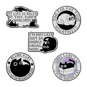 Broche en émail Chat Noir Mignon 'Désolé, je ne peux pas sortir, je suis un chat d'intérieur' et 'Ma vie est soumise aux petits seigneurs poilus', Bijou de revers - Product Image 1