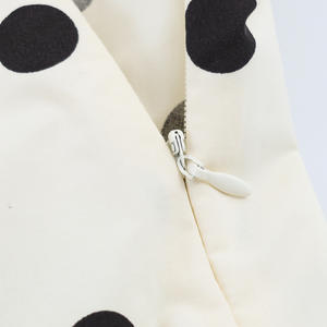 Set Personalizzato Primavera 2026 con Top Corto a Pois e Gonna Midi Asimmetrica per Donne, OEM/ODM da Fabbrica di Abbigliamento Cinese, Set 2 Pezzi - Product Image 6