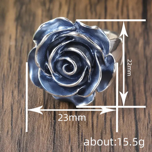 Anello da Donna con Rosa Blu Smaltata, Design Elegante, Gioiello di Moda per Uso Quotidiano e Feste, Regalo per Donne - Product Image 3