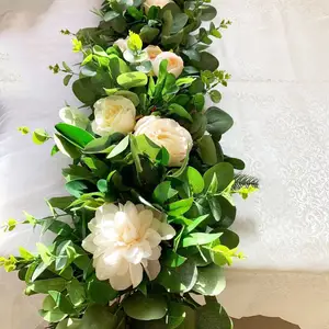 GIGA personalizzato babys breath fiori artificiali matrimonio bianco runner da tavola dorato pianta di eucalipto con ghirlanda di fiori bianchi