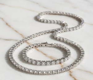 Cadena de tenis con diamantes de moissanita de alta demanda, con cierre seguro y artesanía fina, disponible a un precio asequible. - Product Image 1