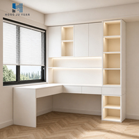 Bureau d'angle en L moderne sur mesure avec éclairage LED et étagère ouverte pour appartement, bureau à domicile ou projet de rénovation