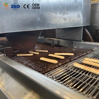 Machine d'enrobage au chocolat industrielle de qualité supérieure avec tunnel de refroidissement pour la production de barres énergétiques, de barres protéinées et de revêtements de bonbons