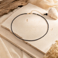 Collier ras du cou minimaliste pour femme avec perles de spinelle facettées de 2 mm, résistant à la transpiration, délicat, pour un usage quotidien décontracté