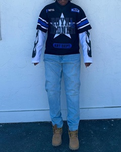 <span class=keywords><strong>T</strong></span>-<span class=keywords><strong>Shirt</strong></span> con <span class=keywords><strong>scollo</strong></span> a <span class=keywords><strong>V</strong></span> personalizzata con stampa grafica squadrata con ricamo pesante <span class=keywords><strong>T</strong></span>-<span class=keywords><strong>Shirt</strong></span> a <span class=keywords><strong>manica</strong></span> <span class=keywords><strong>lunga</strong></span> a doppio strato da <span class=keywords><strong>uomo</strong></span> maglia da calcio - Product Image 2