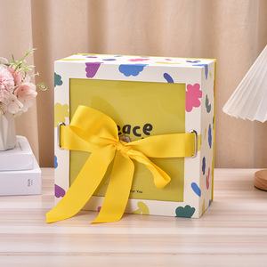 Adorabile Scatola Regalo Rotonda con Manico a Nastro e Motivo a Nuvole per Bambini, Perfetta per Celebrazioni di Compleanno e Sorprese - Product Image 2