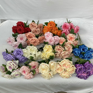 ดอกกุหลาบผ้าไหมจีน 5 ดอก พร้อมแจกันและต้นไม้ประดิษฐ์สีเขียว สำหรับตกแต่งภายในห้องจัดเลี้ยงงานแต่งงาน - Product Image 6