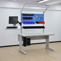 Mesa de Trabajo para Ensamblaje Electrónico DETALL, Diseñada para Ensamblaje de Semiconductores con Riel de Alimentación de Luz LED y Almacenamiento de Herramientas