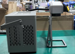 เครื่องเลเซอร์ไฟเบอร์แบบพกพาสำหรับงานโปรโมชั่น คุณภาพสูง รองรับไฟล์ DXF/PLT/BMP/AI ความแม่นยำสูง ใช้งานได้หลากหลาย - Product Image 2