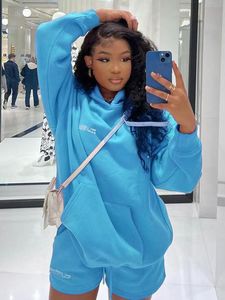 Conjunto de suéter y pantalones cortos deportivos de moda con logotipo al por mayor, novedad de otoño - Product Image 3