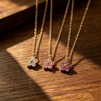 Kalung Liontin Bunga Stainless Steel dengan Inlay Berlian Desain Bunga Lima Kelopak untuk Wanita, Serbaguna, Delikat, Bambu, Sporty, untuk Sehari-hari