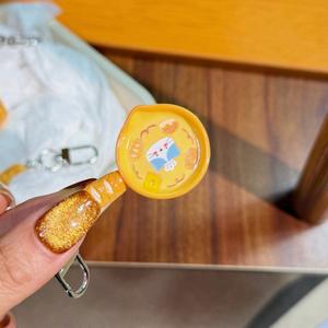 Pendentif de luxe en plastique en forme de poêle à frire pour la création de bijoux DIY, porte-clés créatif en forme d'animal ou de pain, accessoire esthétique pour sac, vente en gros - Product Image 3